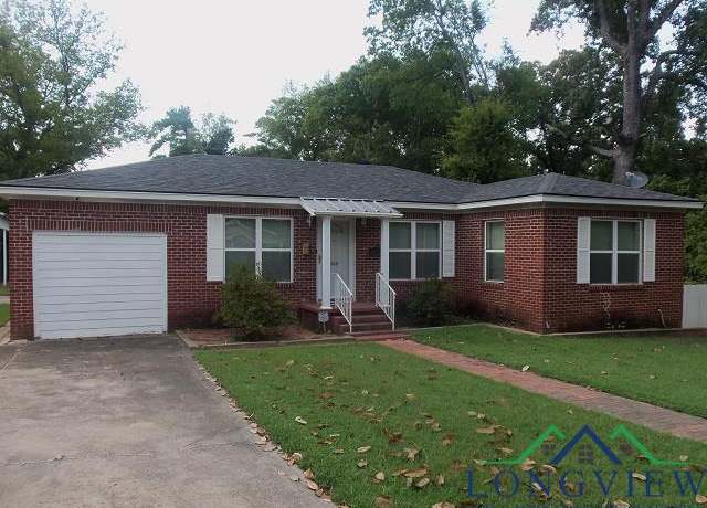 Property at 2419 S Broadway Blvd, Kilgore, TX 75662, 3 beds, 2 baths