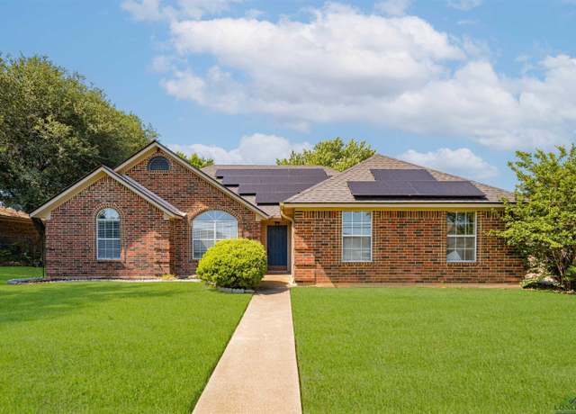 Property at 1505 Leach St, Kilgore, TX 75662, 3 beds, 2 baths