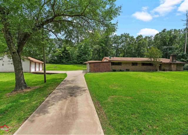 Property at 1320 Pinehill Dr, Jefferson, TX 75657, 3 beds, 2 baths