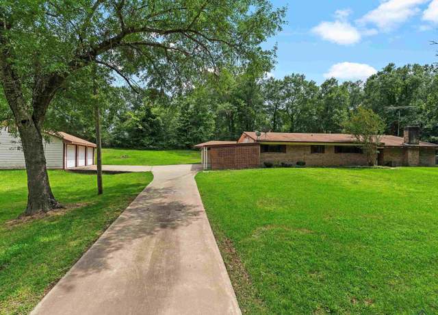 Property at 1320 Pinehill Dr, Jefferson, TX 75657, 3 beds, 2 baths