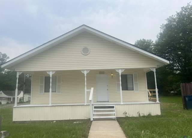 Property at 1609 Bomar St, Marshall, TX 75670, 2 beds, 1.5 baths