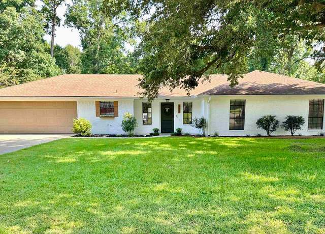 Property at 413 Woodway Ln, Longview, TX 75605, 3 beds, 2 baths