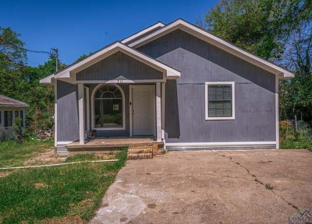 Property at 711 Wood St, Henderson, TX 75652, 2 beds, 2 baths