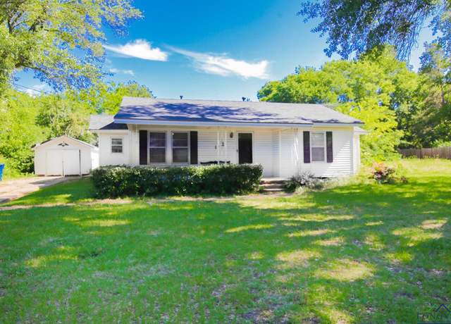 Property at 113 Fairview St, Marshall, TX 75672, 3 beds, 2 baths