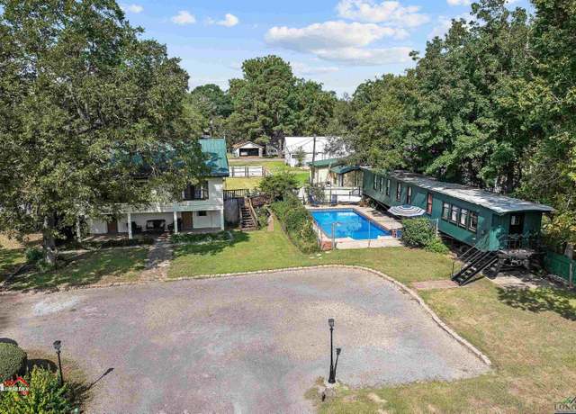 Property at 107 St John St, Jefferson, TX 75657, 6 beds, 4 baths