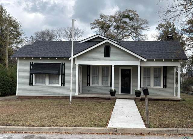 Property at 804 Laylon, Henderson, TX 75652, 3 beds, 2 baths