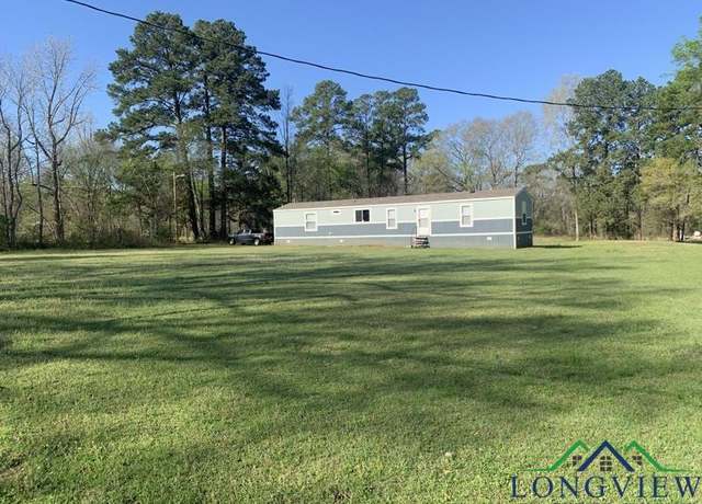 Property at 220 S Chalk St, Joaquin, TX 75954, 3 beds, 2 baths