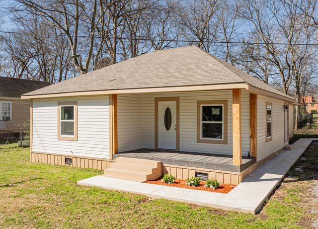 Property at 1301 Lake St, Marshall, TX 75670, 4 beds, 2 baths