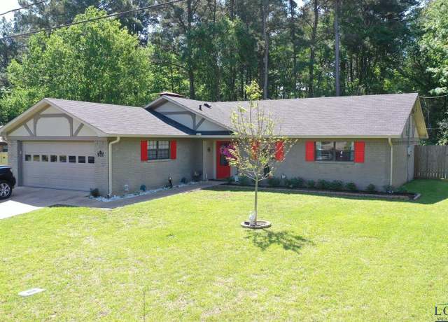 Property at 903 N Cypress St, Carthage, TX 75633, 3 beds, 2 baths