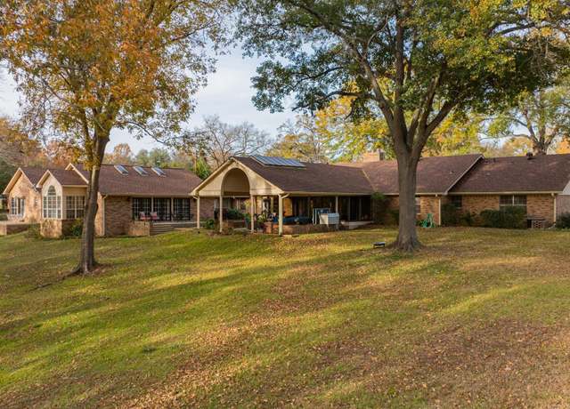 Property at 2301 Green Hls, Kilgore, TX 75662, 4 beds, 4.5 baths