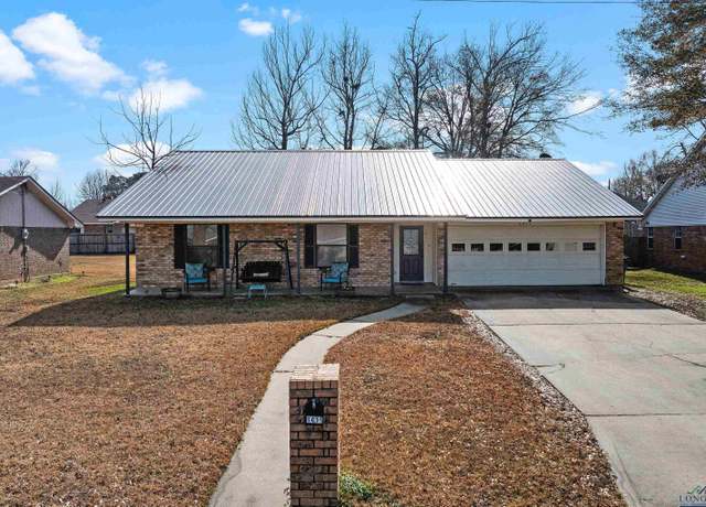 Property at 1411 Stonebriar Dr, Carthage, TX 75633, 3 beds, 2 baths