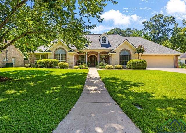 Property at 909 University Dr, Carthage, TX 75633, 3 beds, 3 baths