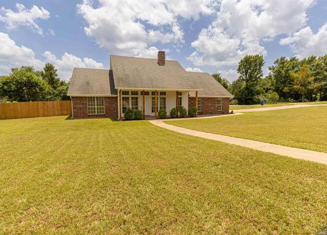 Property at 22002 Stage Coach Dr, Chandler, TX 75758, 3 beds, 2 baths