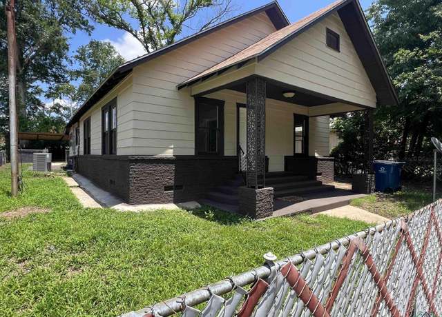 Property at 714 W Quitman Ave, Gladewater, TX 75647, 3 beds, 1.5 baths