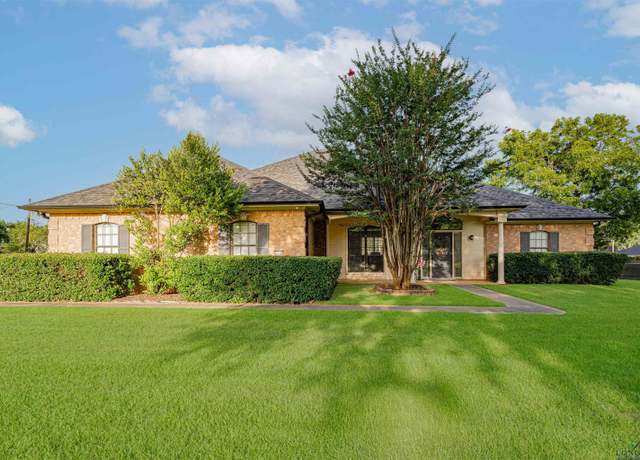 Property at 1110 N White Oak Rd, White Oak, TX 75693, 3 beds, 3 baths