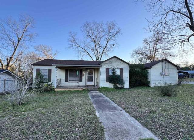 Property at 1209 Price St, Henderson, TX 75654, 2 beds, 2 baths