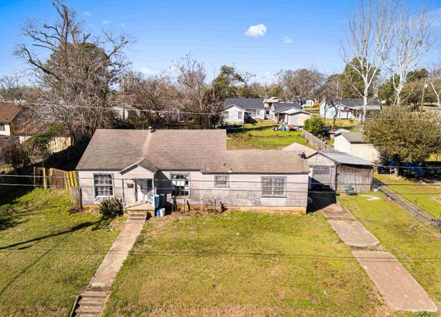 Property at 207 Morningside Ave, Henderson, TX 75652, 3 beds, 1 bath