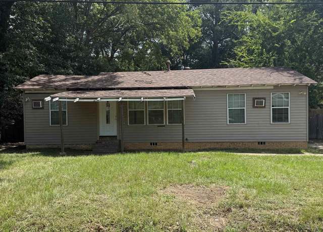 Property at 1106 S Thirteenth St, Longview, TX 75602, 3 beds, 1.5 baths