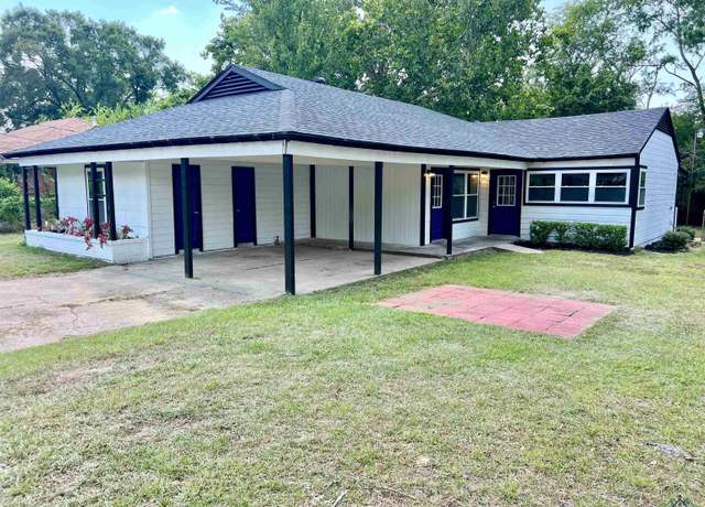 Property at 611 Hickory St, Hughes Springs, TX 75656, 3 beds, 2 baths