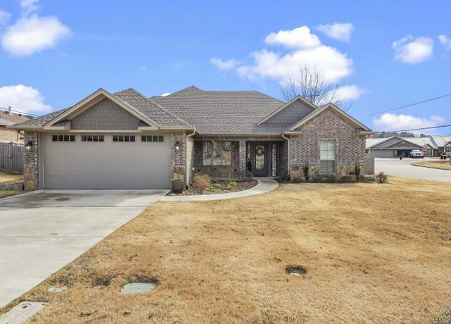 Property at 1500 Comanche St, Longview, TX 75605, 3 beds, 2.5 baths