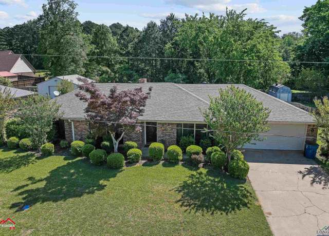 Property at 504 Pinewood Dr, Marshall, TX 75672, 3 beds, 2 baths
