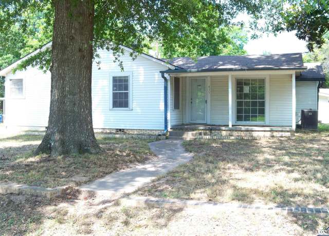 Property at 411 N College St, Lindale, TX 75771, 2 beds, 3 baths