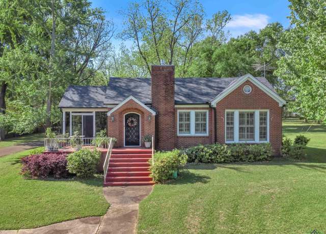 Property at 1502 W Pinecrest Dr, Marshall, TX 75670, 3 beds, 2 baths