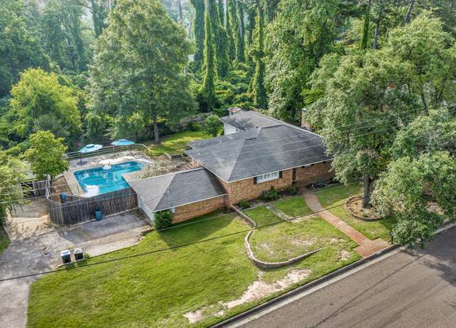 Property at 1900 W Hoyt Dr, Longview, TX 75601, 3 beds, 3.5 baths