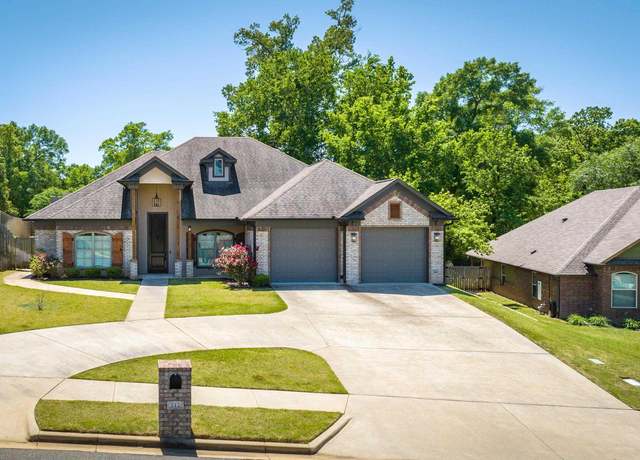 Property at 212 Strait Ln, Longview, TX 75604, 5 beds, 3 baths