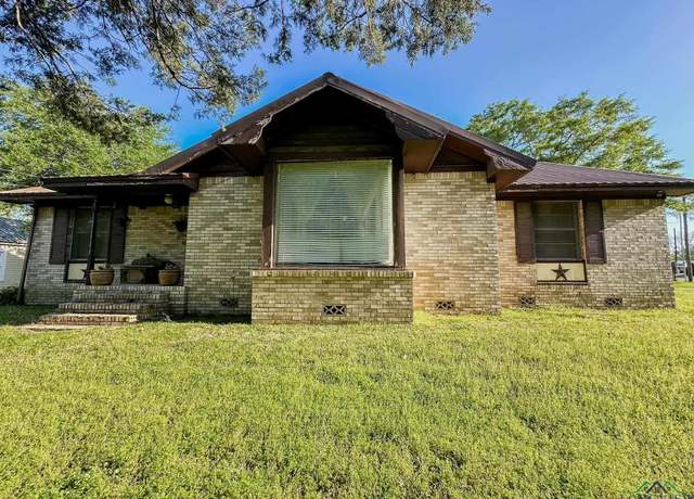 Property at 527 W College St, Carthage, TX 75633, 3 beds, 2 baths