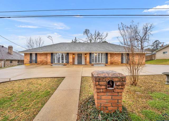 Property at 2103 Oakridge Dr, Gladewater, TX 75647, 3 beds, 2 baths