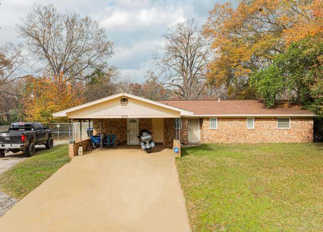 Property at 609 Vicky Dr, Longview, TX 75604, 3 beds, 2 baths