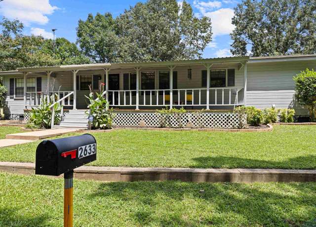 Property at 2633 River Rd, Kilgore, TX 75662, 3 beds, 2 baths