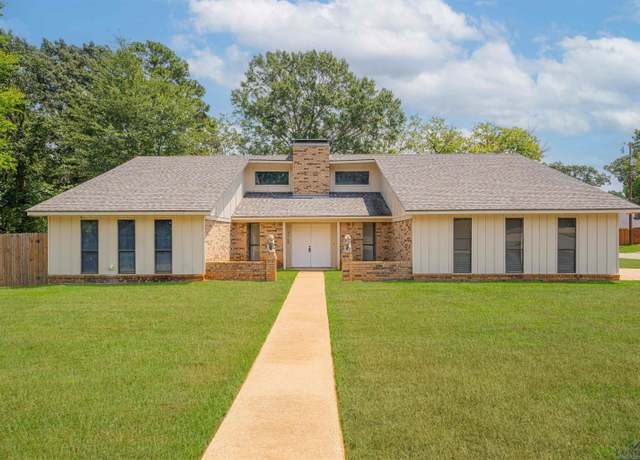 Property at 2708 Northridge Dr, Longview, TX 75604, 3 beds, 2 baths