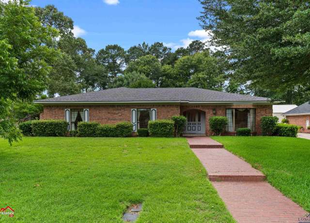 Property at 825 University Dr, Carthage, TX 75633, 3 beds, 3 baths