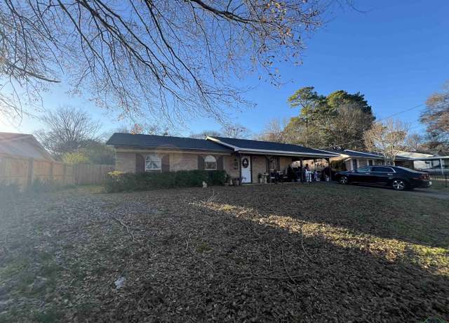 Property at 607 Golfcrest Dr, Longview, TX 75604, 3 beds, 2 baths