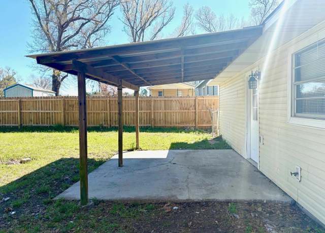 Property at 2206 Addiebelle St, Marshall, TX 75672, 3 beds, 1.5 baths