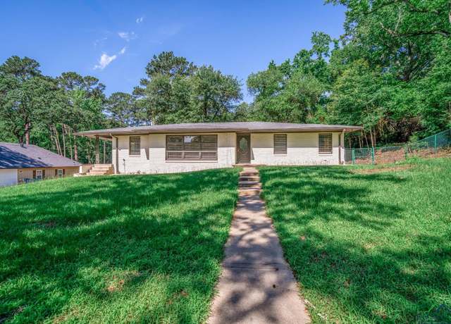 Property at 601 Wood St, Gladewater, TX 75647, 3 beds, 2.5 baths