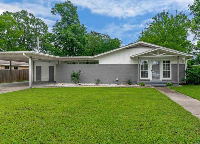 Property at 2310 Clay St, Kilgore, TX 75662, 3 beds, 2 baths