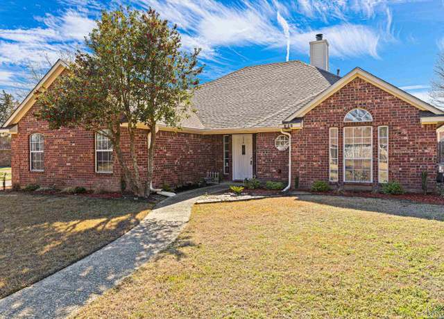 Property at 102 Fairway St, Chandler, TX 75758, 3 beds, 2 baths