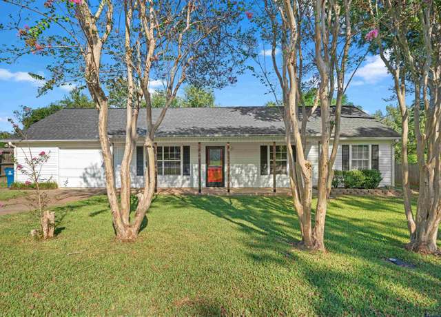 Property at 203 Crestview St, Whitehouse, TX 75791, 3 beds, 2 baths