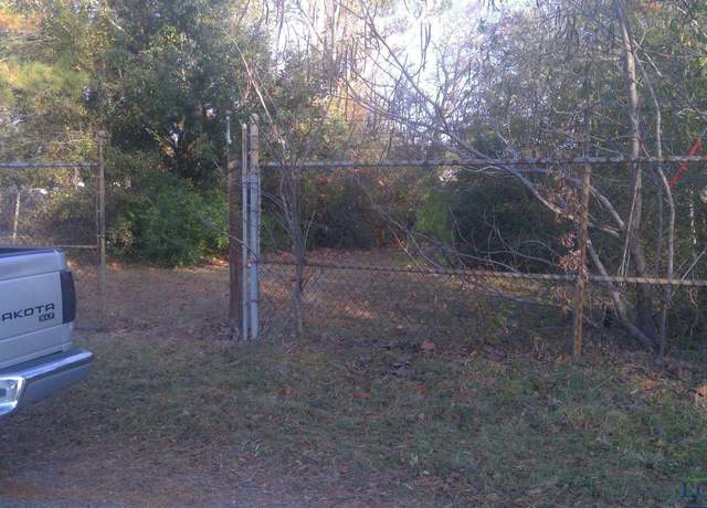 Property at 1005 Booker St, Longview, TX 75602
