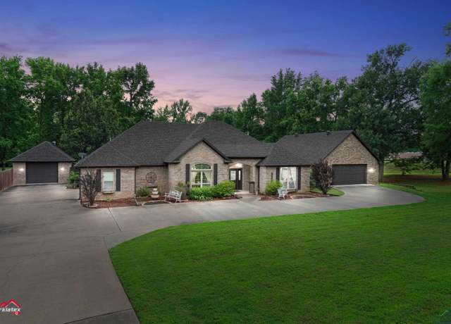 Property at 2702 Houston St, Kilgore, TX 75662, 3 beds, 2 baths
