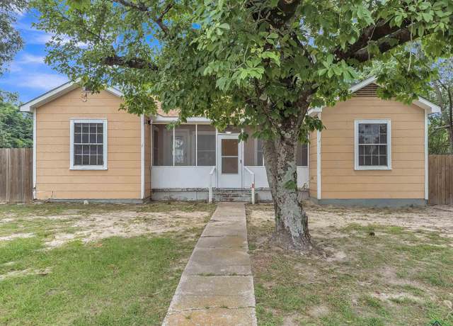 Property at 1001 N Main St, Winnsboro, TX 75494, 3 beds, 2 baths
