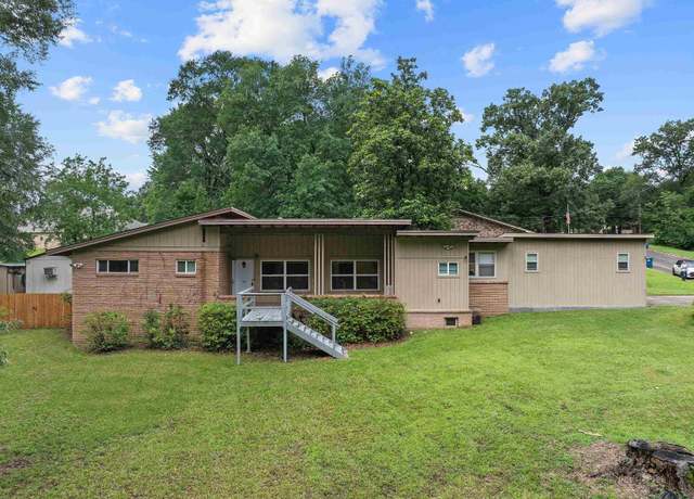 Property at 216 Hickory St, Gladewater, TX 75647, 3 beds, 2 baths