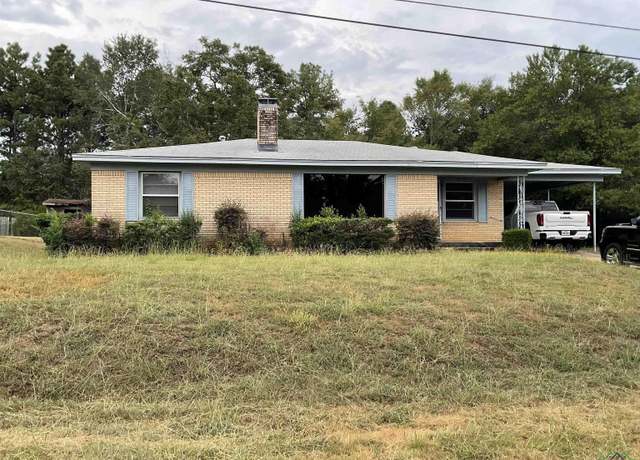Property at 402 Mark Dr, Marshall, TX 75672, 3 beds, 2 baths