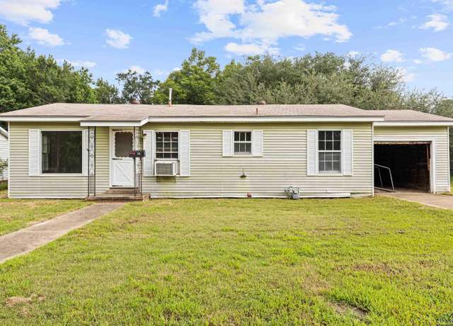 Property at 111 W Whelan St, Jefferson, TX 75657, 2 beds, 1 bath