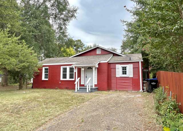 Property at 810 Butler Dr, Longview, TX 75602, 3 beds, 2 baths