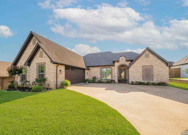 Property at 1701 Riviera Dr, Longview, TX 75605, 4 beds, 3 baths