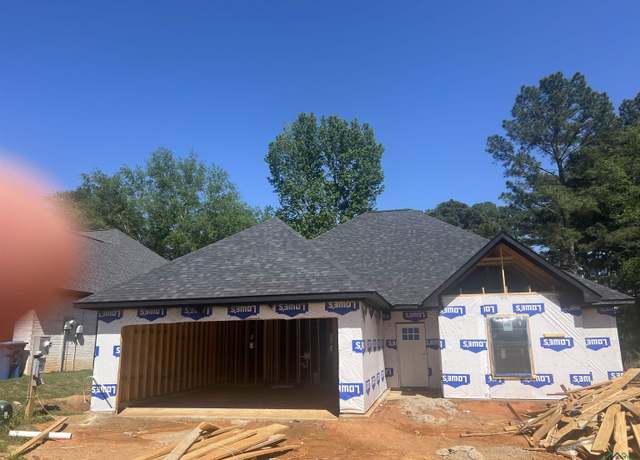 Property at 104 Valley Vw, Marshall, TX 75672, 3 beds, 2 baths